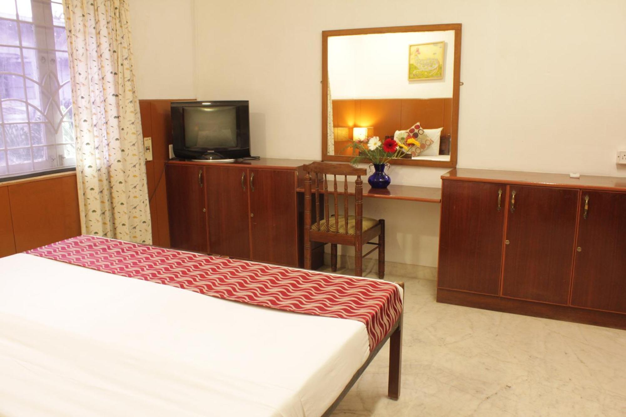 Happy Planet Bed & Breakfast Chennai Exterior photo