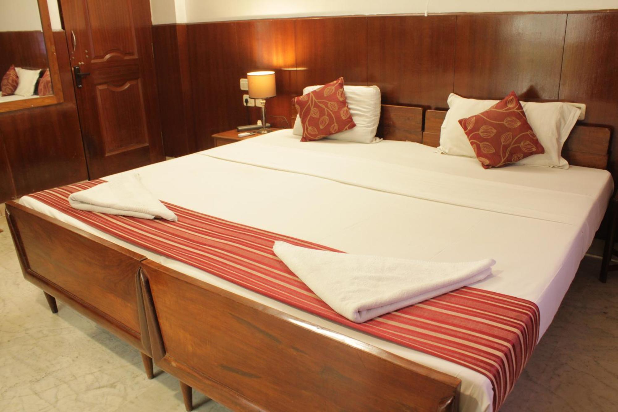 Happy Planet Bed & Breakfast Chennai Exterior photo