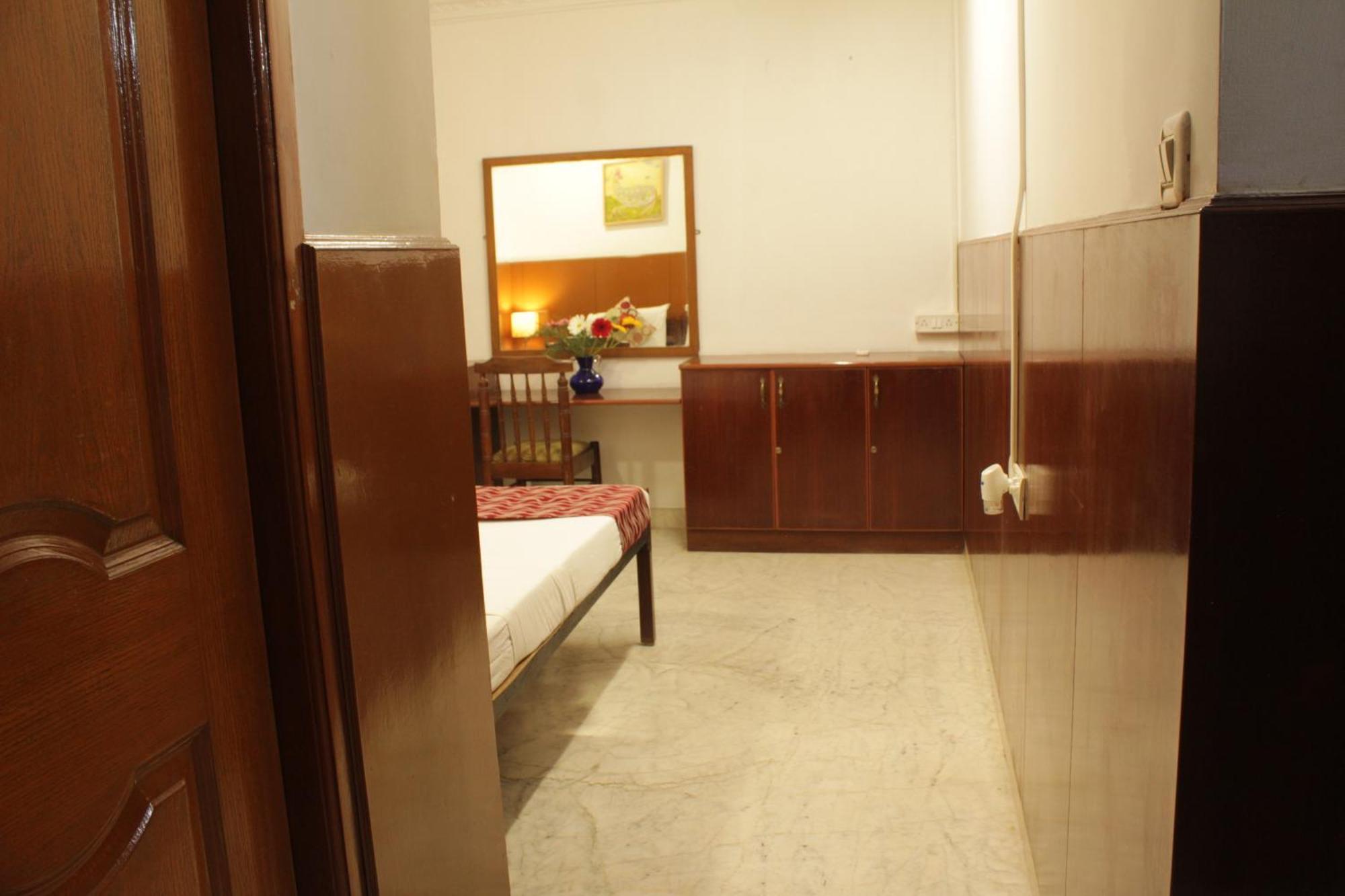 Happy Planet Bed & Breakfast Chennai Exterior photo