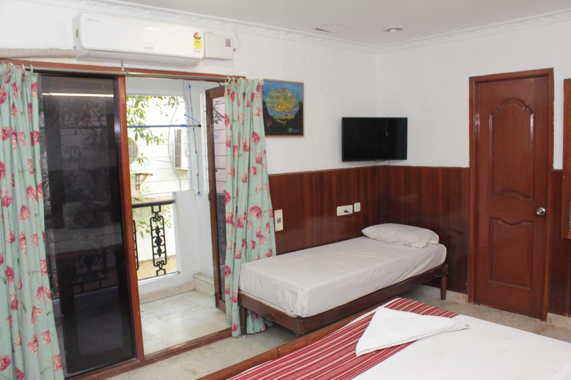 Happy Planet Bed & Breakfast Chennai Exterior photo